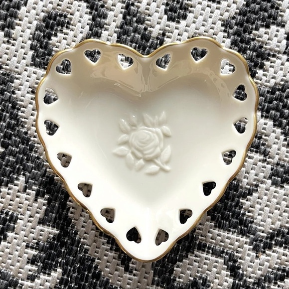 Lenox Ivory Heart Trinket Candy Dish Rose Medallion Cut Out Lattice 24K Gold‎ 5” - Picture 1 of 6